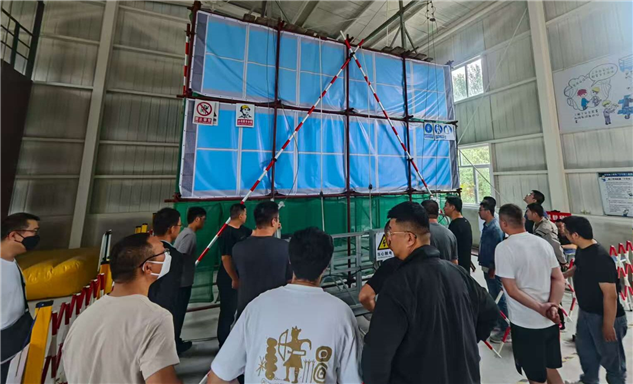 标题：筑牢安全防线 锤炼实战精兵
——内蒙古特检院赤峰分院开展高处作业实操培训
浏览次数：58
发表时间：2025-09-04