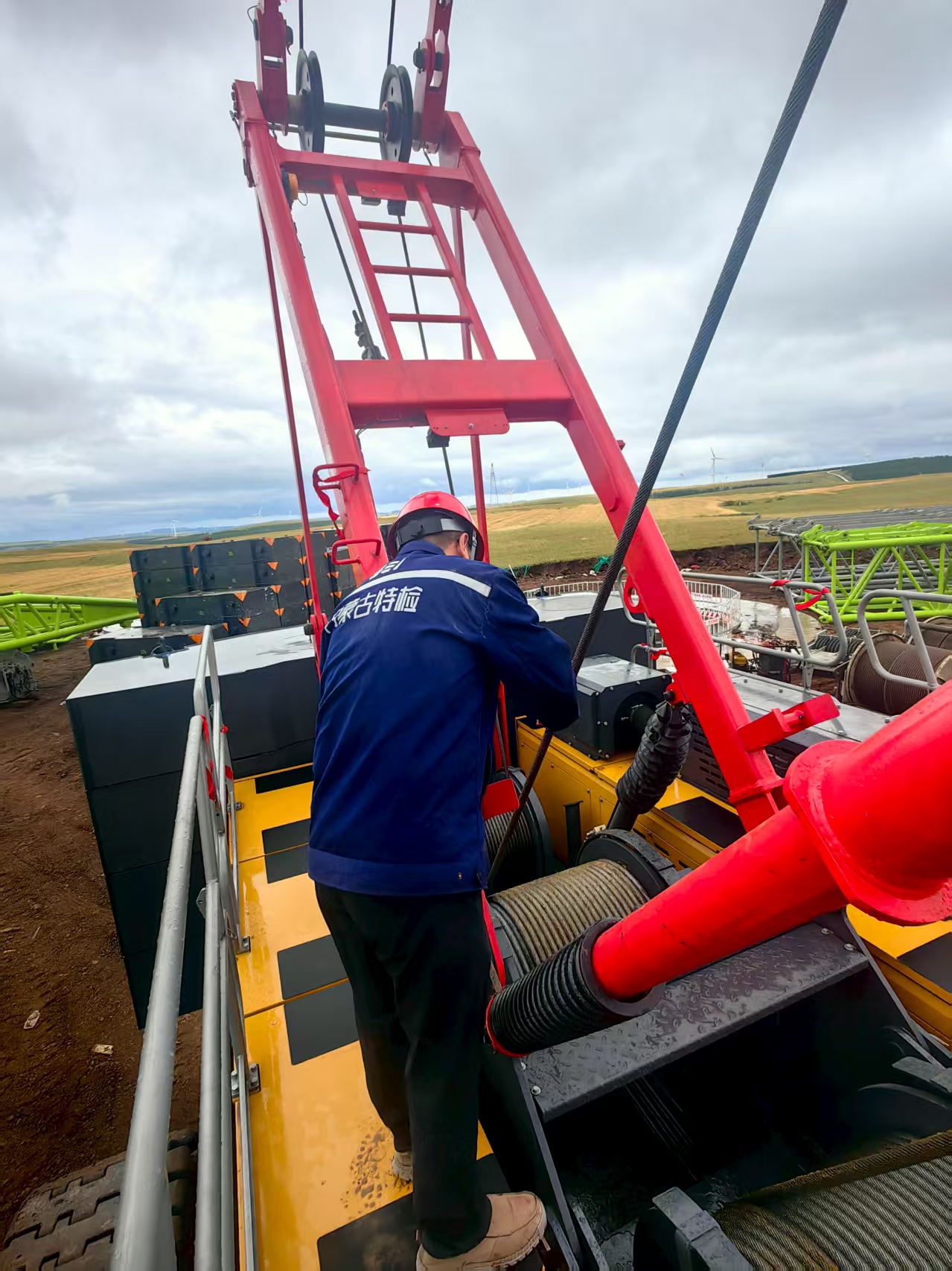 攻坚克难保安全！赤峰分院圆满完成风电安装项目履带起重机检验任务