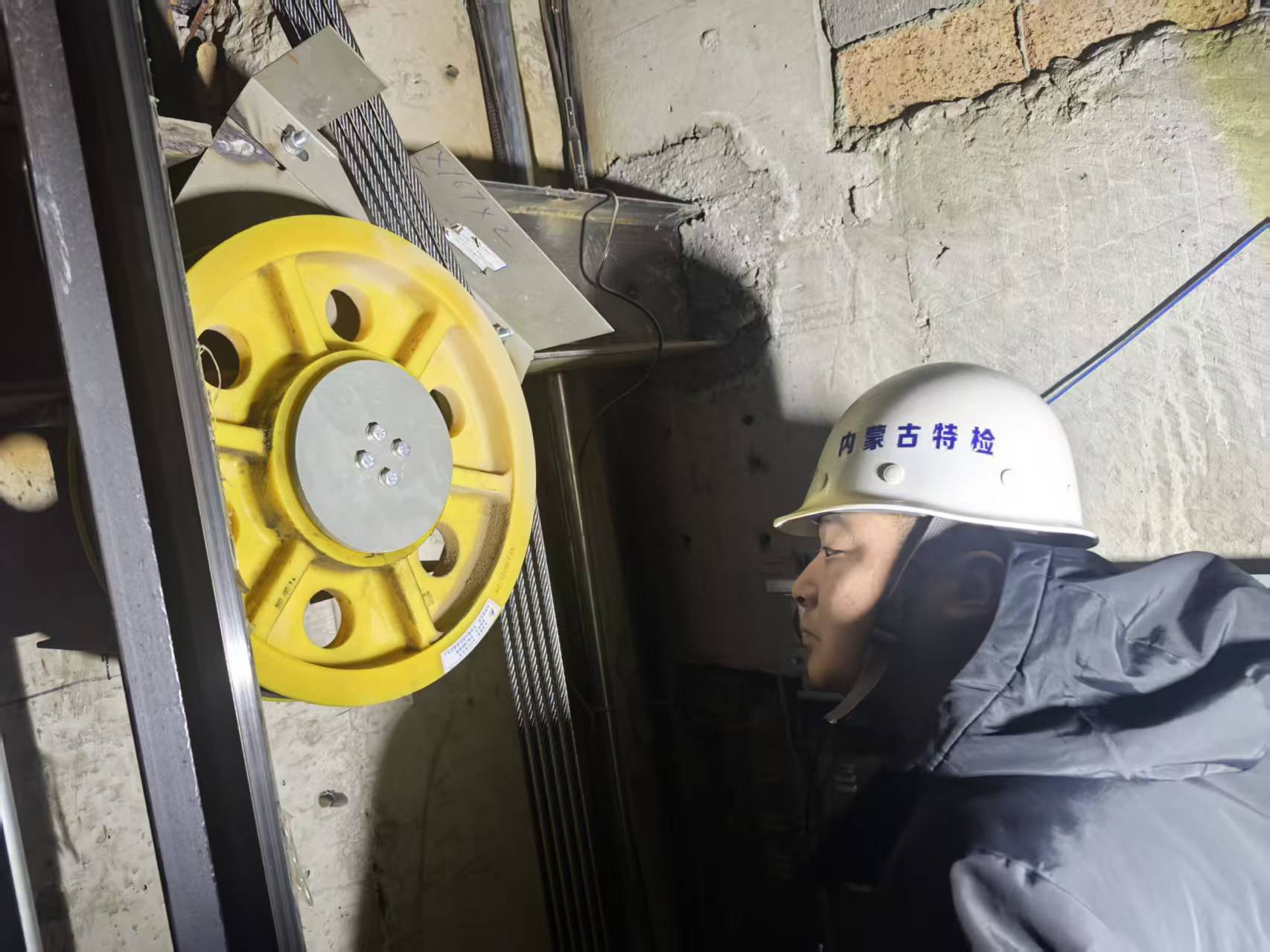 快速响应除隐患 守护平安过新春——锡林郭勒分院开展龙湾国际小区电梯安全专项排查