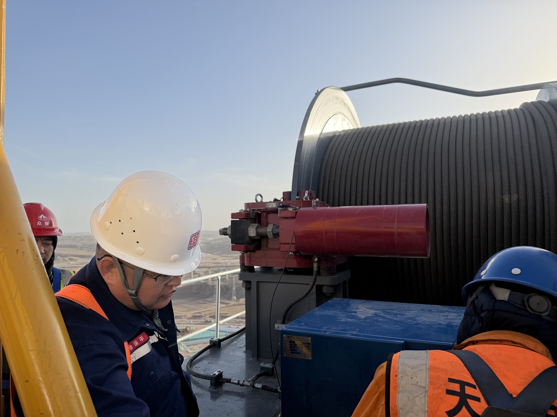 内蒙古特检院鄂尔多斯分院“错风”施检 护航“沙戈荒”基地重点项目安全建设