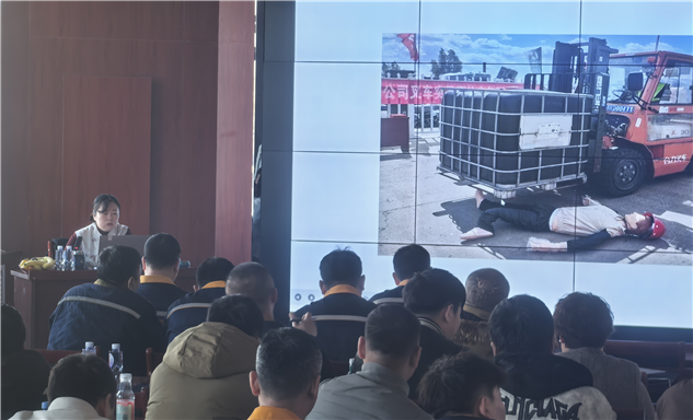 标题：主动送服务 现场办班“零距离” ——特种设备使用单位安全宣贯培训班走进伊敏电厂、驰宏矿业
浏览次数：945
发表时间：2026-04-24