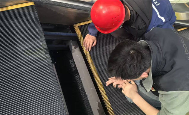标题：坚守“梯”位护平安 全时值守暖假期
浏览次数：335
发表时间：2026-05-07