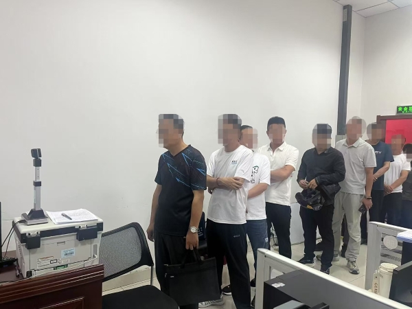 2.人脸识别（为保证个人信息安全，图片已经过特殊化处理）.jpg